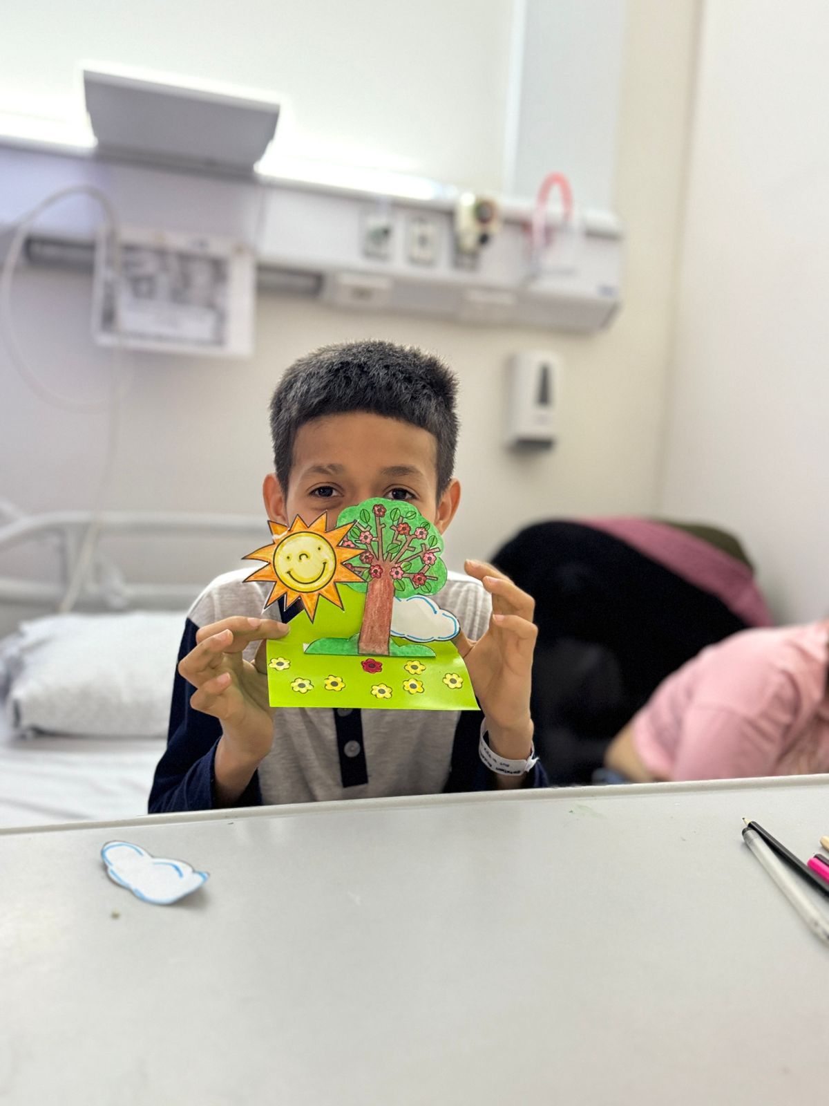 Niño con trabajo manual